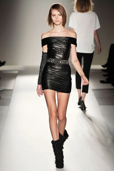 Look 14